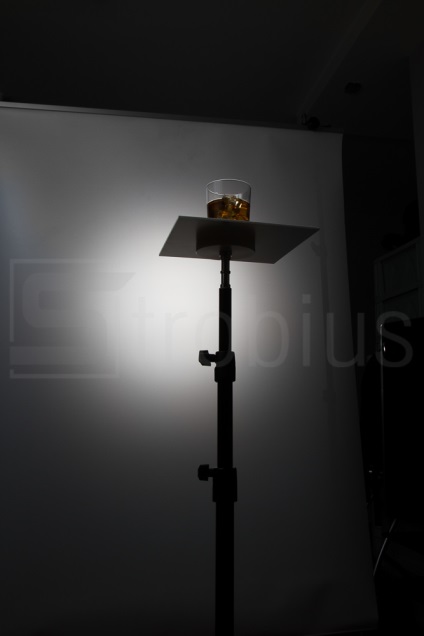 Asztalok alá forgatás, strobius - egy hely a képek, és a villogó fények (felvétel) Asztalok alá forgatás, strobius - egy hely a képek, és a villogó fény