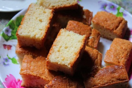 Cake nélkül tojás és a tej sütés recept (fok néhány percen belül) Cake nélkül tojás és a tej sütés recept