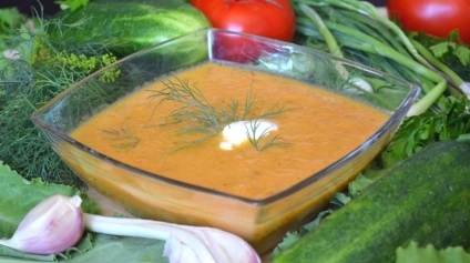 Az egyedi recept forró levest uborka