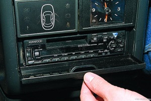 Telepítése a rádiót a kocsiban egyedül