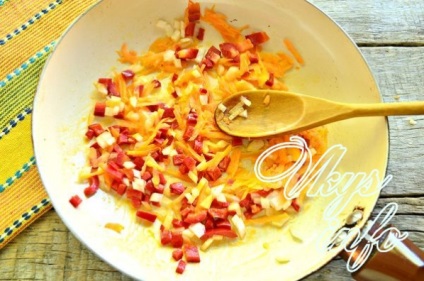 Fül rózsaszín lazac feje és farka recept fényképpel (aromás első fogás) Fül rózsaszín lazac fejét és farkát a receptet egy fotó