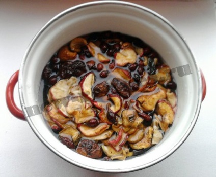 Uzvar - kompót szárított gyümölcs egy lépésről lépésre recept fotók (befőtt) Uzvar - kompót szárított gyümölcs lépésről lépésre recept fotók