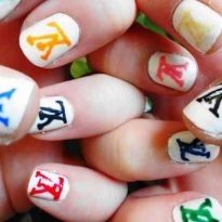 Monogram körmök fotó, videó, hogyan kell felhívni (sorsolás) Monogram körmök fotó, videó, hogyan kell felhívni