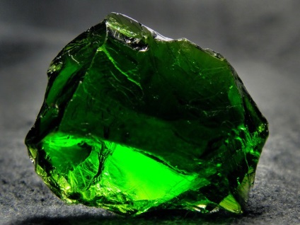 Chrome diopside - mágikus és gyógyító tulajdonságai egyedülálló kő, az ára és a lehetőséget,