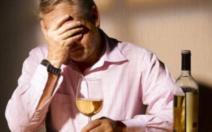 Részeg alkoholizmus tünet, amiért a személy bemegy a pia