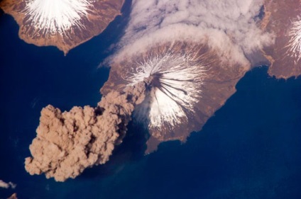 Földi vulkánok, fényképezett űrből (International Space Station) Földi vulkánok, fényképezett űrből