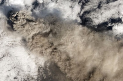 Földi vulkánok, fényképezett tér (a vulkán Merapi Indonézia) Földi vulkánok, fényképezett űrből