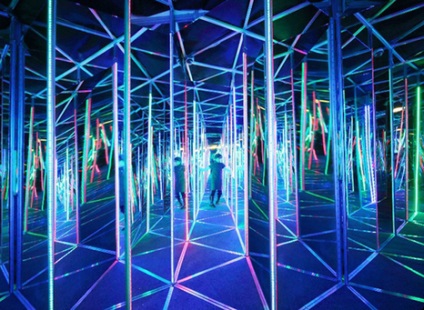 Mirror Maze Arbat (labirintusban) Mirror Maze Arbat