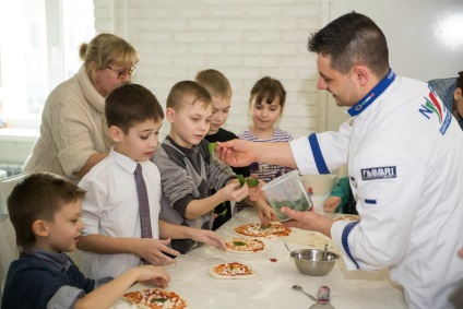 10 Trendy kávézó gyerekeknek Kazan, ahol táplálkoznak, tanulni főzni, rajzolni és fénykép