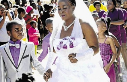 9 éves fiú és 62 éves nő játszott egy csodálatos esküvő - A legfrissebb hírek