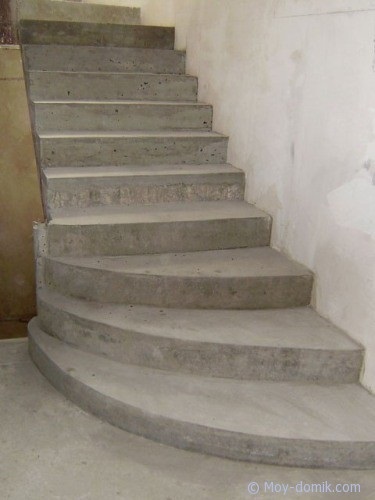 Beton lépcsők kezével, az építési és javítási házak saját kezűleg