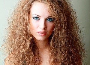 Biozavivka haj előtti és utáni képek közepes haj, a lényeg és árnyalatok az eljárás