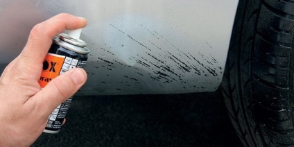 A mosási gyantát egy jármű, azt jelenti, eltávolítására gyanta és aszfalt a testből az autók
