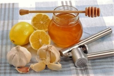 A fokhagyma és a citrom koleszterin orvos véleményét az előnyeit termékek