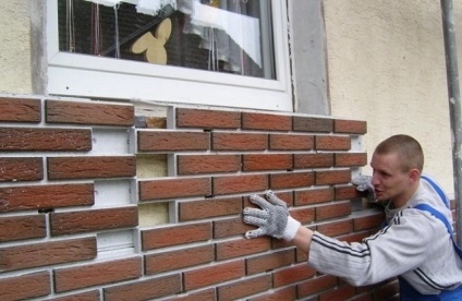 Lábazati termikus panelek szerelt kezük szabály, lépésről lépésre