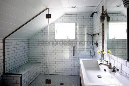 Tervezz egy fürdőszoba a tetőtérben - milyen szokatlan felszerelni belső