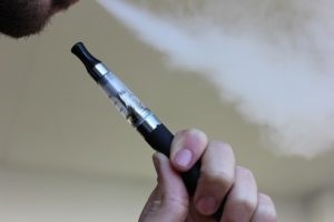 Elektronikus cigaretta kár és egészségügyi ellátások