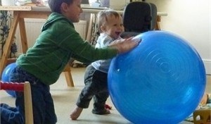Fitball gyakorlatok csecsemők a fitball csecsemők