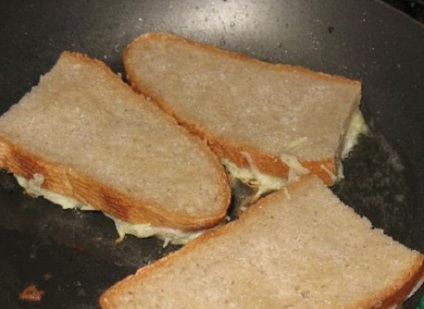 Bundás kenyér burgonya és sajt, tojás, hagyma (opcionális) - recept