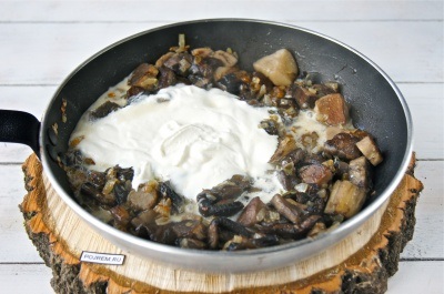 Gomba tejfölös - lépésről lépésre recept, hogyan kell főzni fényképpel (recept) Gomba tejfölös - lépésről lépésre recept, hogyan kell főzni fotókkal