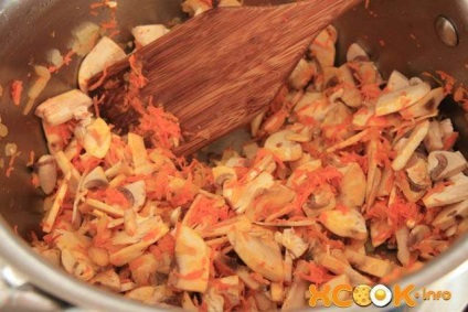Gombamártással - egy finom recept egy fotó készült friss gombát a tej (gomba mártás recept fotó) Gombamártással - egy finom receptet, egy fénykép készült friss gomba a tej