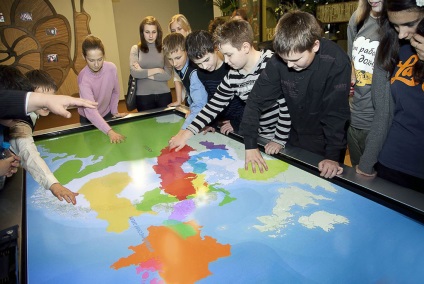 Interaktív és multimédiás technológiák a múzeumban, a Museum Iroda, ascreen telepítés (múzeum) Interaktív és multimédiás technológiák a múzeumban, a Museum Iroda, ascreen telepítés