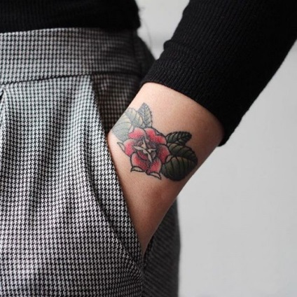 Érdekes ötletek szép tetoválás a csuklóján a lányok