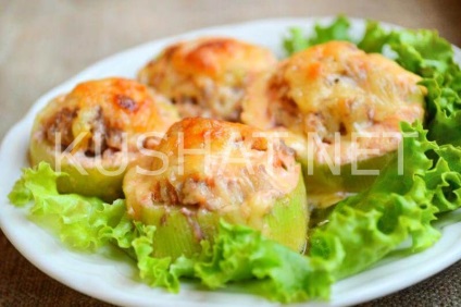 Squash töltött darált hús a sütőben (tök töltve darált húst a sütőbe recept) Cukkini töltött hús a sütőben