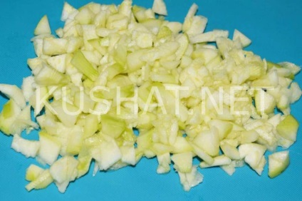 Squash töltött darált hús a sütőben (tök töltve darált húst a sütőbe recept) Cukkini töltött hús a sütőben