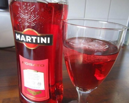 Hogyan és mit iszik Martini Rosato - előétel és koktél receptek