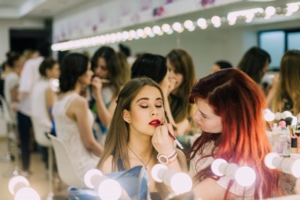Hogyan lehet megtanulni egy gyönyörűen festett nulla make-up órák