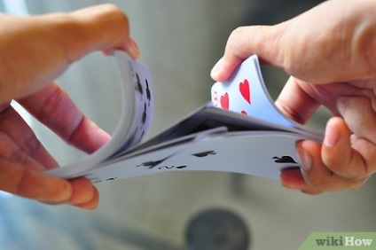 Hogyan mutatnak mágikus kártyát trükk