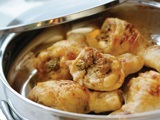 Hogyan megsütjük a csirkét a serpenyőbe, hogy ez szaftos, a receptek különböző ételek, a divat tippek -