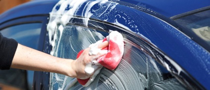 Hogyan mossa és tisztítsa meg a kocsi ablakai - Tippek tapasztalt