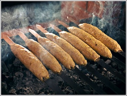 Főzni Lula kebab burgonya a grill (Lula kebab burgonya) Főzni Lula kebab burgonya a grill