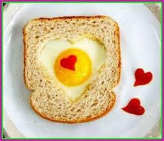 Főzni egy omlettet a szív alakú használata nélkül különleges formákat