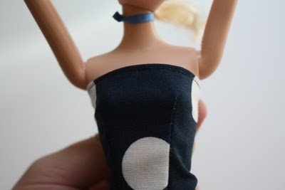 Hogyan varrni egy ruhát egy baba saját kezűleg, és áramköri mintázat