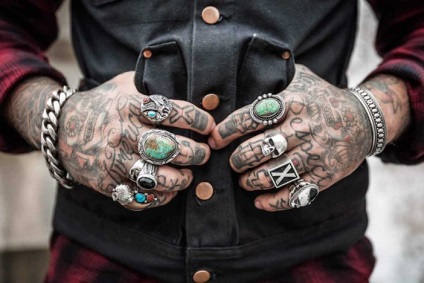 Tetoválás befolyásolja a karrierjét