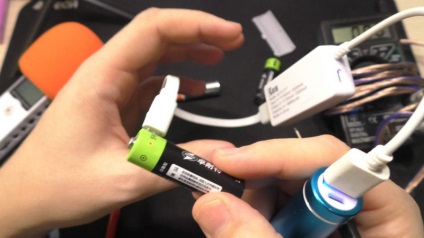 Hogyan tölteni az akkumulátort USB Sorbo és znter 1