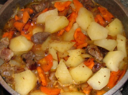 Csirke párolt burgonya egy pán-lépésben recept (burgonya) Burgonya pörkölt csirke a bankot, egy lépésről lépésre recept