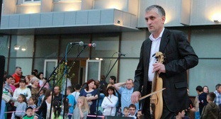 Kaukázusi Knot, egy ügyvéd arra kéri, hogy kiadja a fogoly a betegség - egy kristály emberi - a