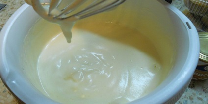 Krém méz torta sűrített tej, tej, tejföl és puding