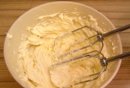 Krém ostya sütemények túró, tejföl és sűrített tej