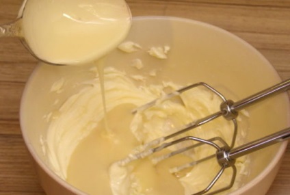 Krém ostya sütemények túró, tejföl és sűrített tej