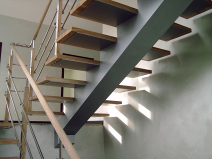 Létra fém kosour telepítés és fotók online számítás, egy fából készült, moduláris lépcső