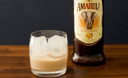 Liquor „Amarula” recepteket otthon, és mit iszik krémlikőrrel