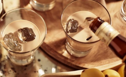 Liquor „Amarula” recepteket otthon, és mit iszik krémlikőrrel