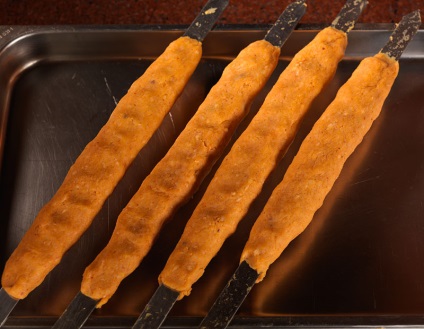 Kebab csirke és burgonyát Stalik Khankishiyeva (burgonya) Kebab csirke és a burgonya Stalik Khankishiyeva