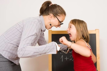 Чи може вчитель кричати на дитину