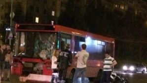 Elégtelen rostovchanin sérült két parkoló autó az udvaron, az újság «napi»
